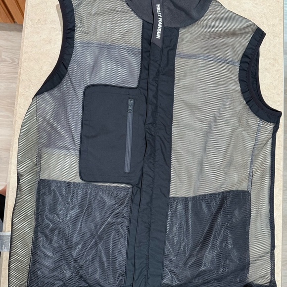 Helly Hansen Black Insulated Vest for Outdoor Adventures - Picture 8 of 13